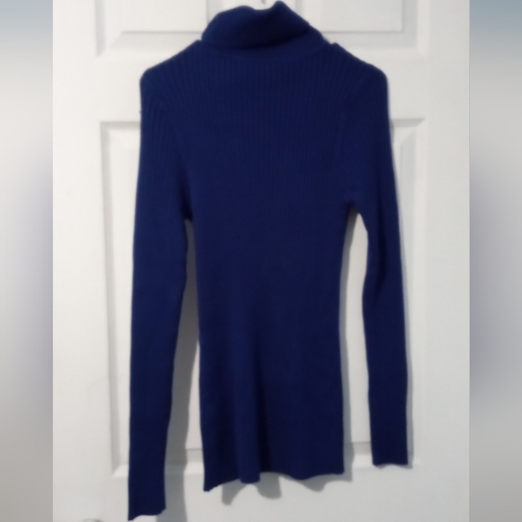 Stylish Blue Turtleneck Sweater - Picture 5 of 6